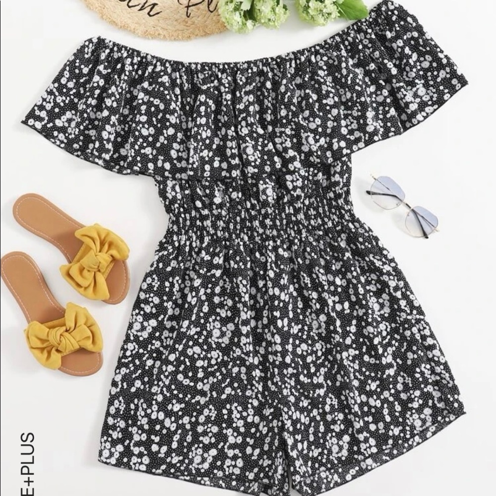 SHEIN ruffle trim romper never been worn